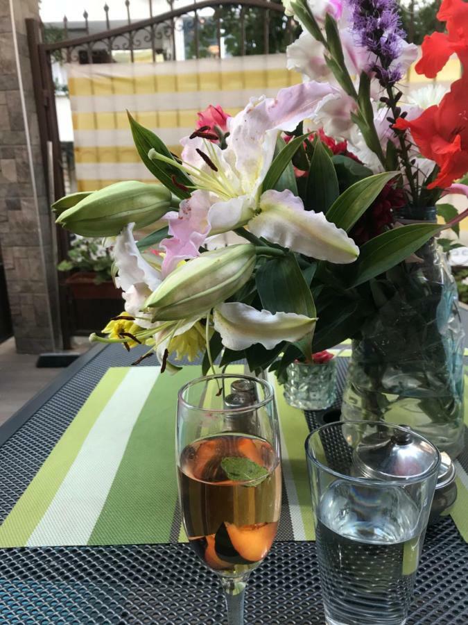 White Rose Guest Rooms Μπουργκάς Εξωτερικό φωτογραφία